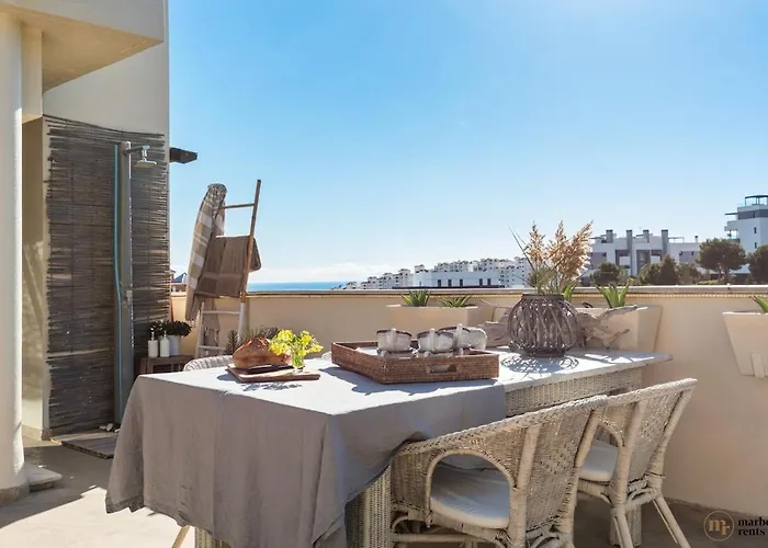 Penthouse Bali Ref #94 * 埃斯特波纳